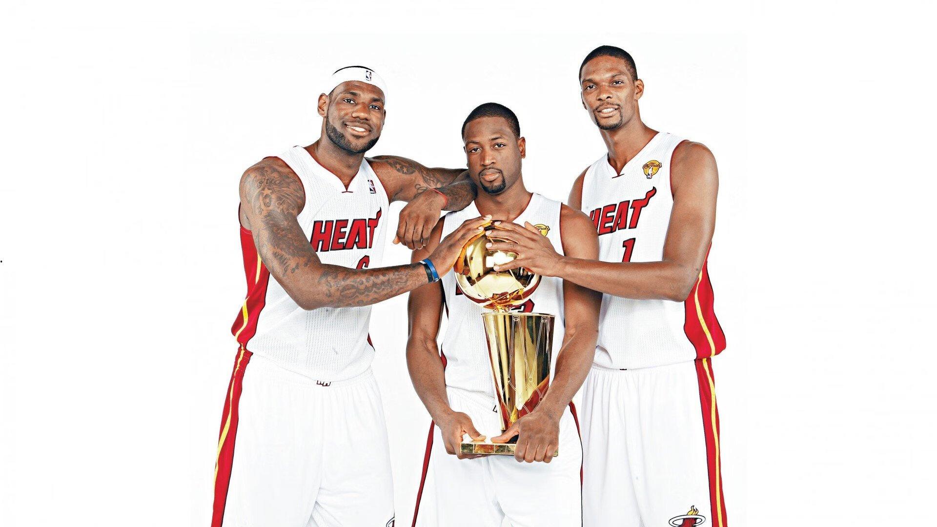 意甲新篇章,那不勒斯中场铁三角开启冠军征程